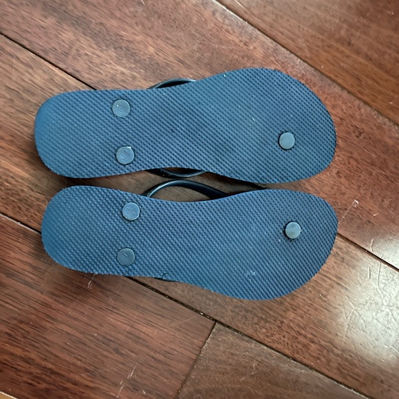 Victoria’s Secret Rare Angel Wings flip flops - Picture 4 of 4